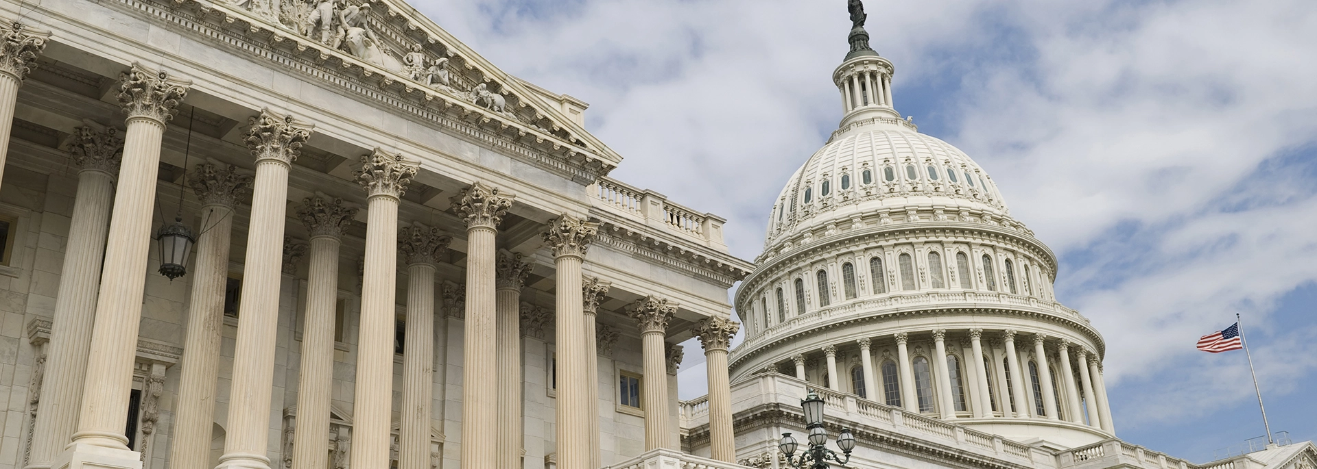 The image shows the outside of the United States Capitol building.